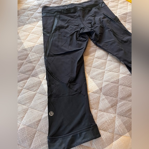 Lululemon crop leggings leather details - Picture 3 of 5